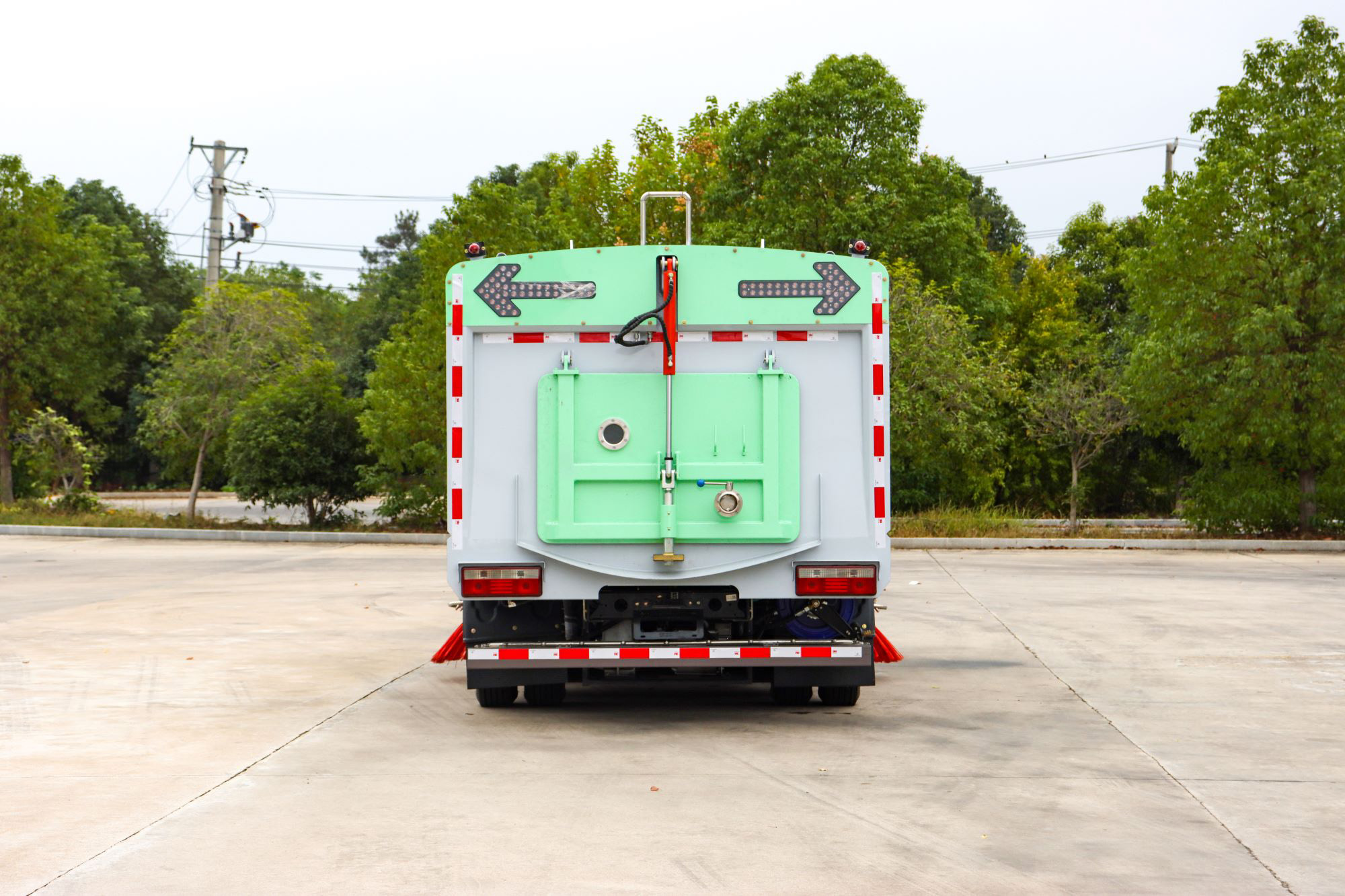東風華神10方純電動高端多功能洗掃車圖片5